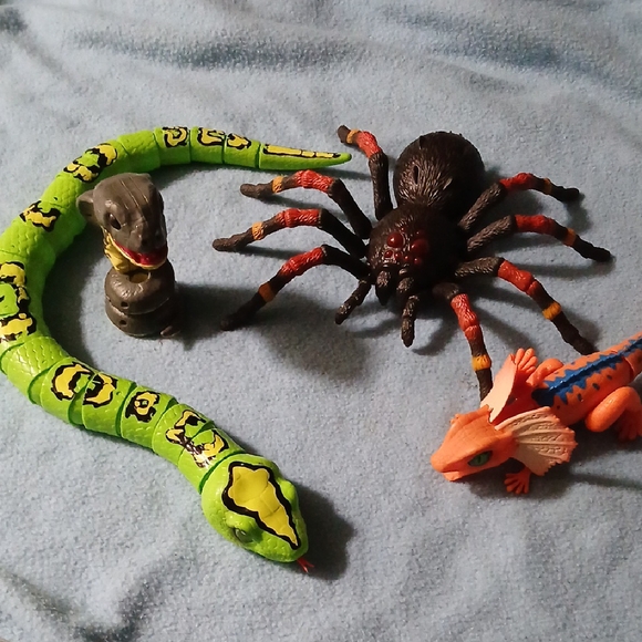 Wow Wee & Zuru Robo Alive Mini lot - Picture 1 of 14